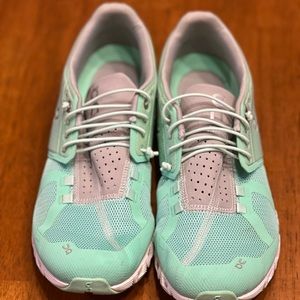 OnCloud tennis shoes womens size 9.5